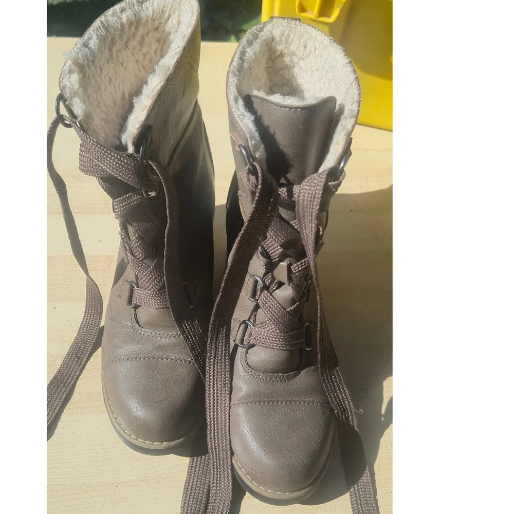 Universal Thread Womens Wedge  Boots Taupe Brown‎ Faux Shearling Lace Up 8.5